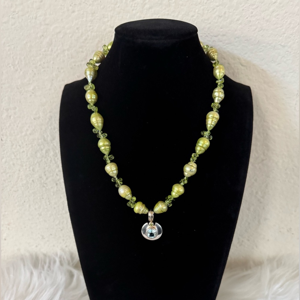 NWOT Green Freshwater Pearl Necklace with 925 Peridot and Glass Pendant - Picture 2 of 9